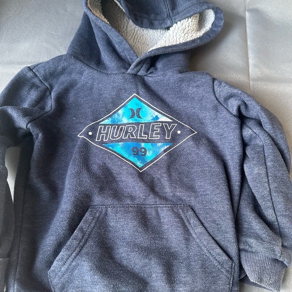 Lot of boys 4T clothing- sweatshirt, 2 pants, shorts and shirt - Picture 6 of 6